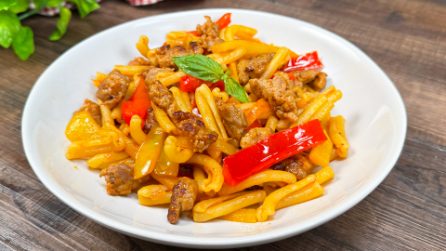 PASTA PEPERONI E SALSICCIA