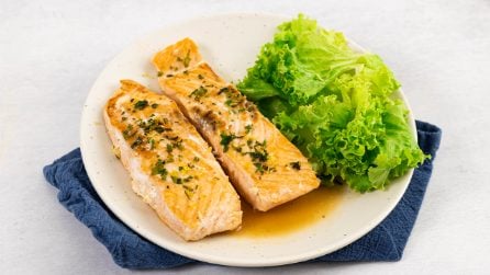 SALMON IN A PAN: How to make it tender and tasty!