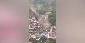 Valanga di fango travolge la città indiana di Dharali, si temono molte vittime (VIDEO)