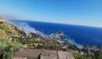 Ischia, vasto incendio a Serrara Fontana, evacuate abitazioni e strutture alberghiere