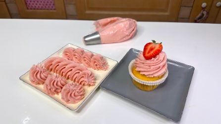 STRAWBERRY GANACHE: creamy and colorful, perfect for your desserts!