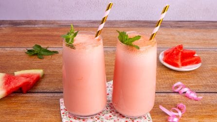 FRULLATO DI ANGURIA: ti bastano 3 ingredienti e pochi minuti, una vera delizia!