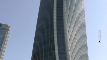 Rimossa l'insegna Generali a Milano: era crollata lo scorso 30 giugno