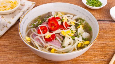PHO VIETNAMITA: la zuppa di noodles ricca e saporita!