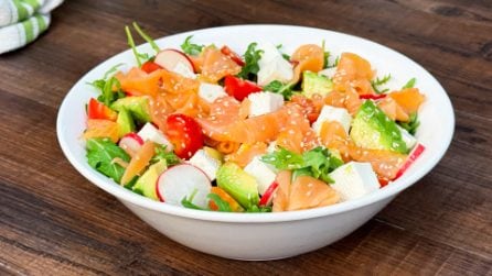 INSALATA CON SALMONE AFFUMICATO