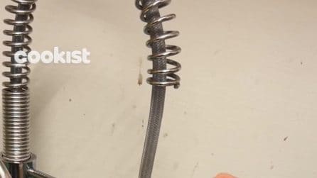 Trucchetto per pulire i contenitori di plastica in pochi secondi!