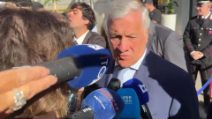 L’arrivo di Tajani alla camera ardente di Pippo Baudo