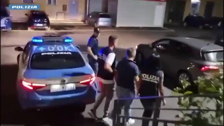 Picchia la madre disabile in ospedale, arrestato 37enne: incastrato dai video delle telecamere