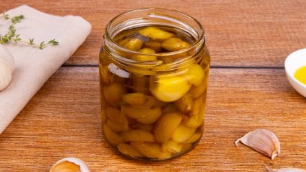 CONFIT GARLIC: the delicious preserve you can make either in the oven or in a pot!