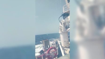 Il video degli spari contro Ocean Viking: "Guarda costiera libica ci ha attaccato per 20 minuti"