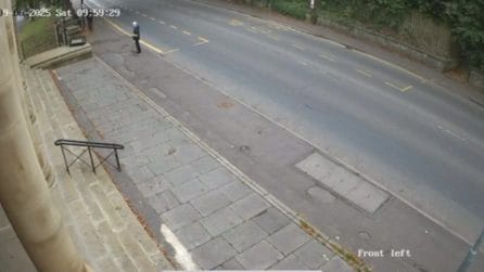 Regno Unito, la facciata della chiesa crolla all'improvviso