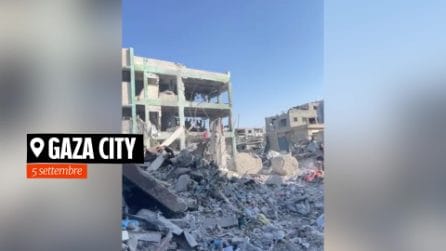 Gaza City è una città fantasma: macerie e detriti lungo le strade