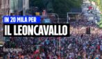 In 20mila a Milano al corteo per il Leoncavallo, Claudio Bisio: "Chiudere questi posti è una follia"