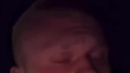 Haaland fa un bagno gelato nella notte dopo la vittoria contro il Napoli in Champions