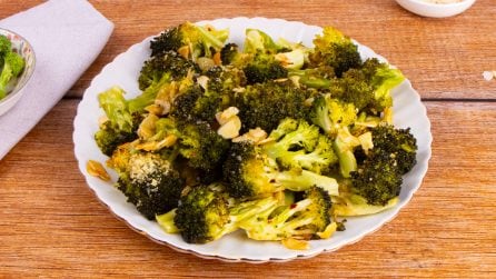 BAKED BROCCOLI: super easy to make and delicious!