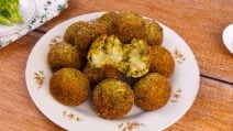 POLPETTE DI BROCCOLI FRITTE; sono buonissime e filanti!