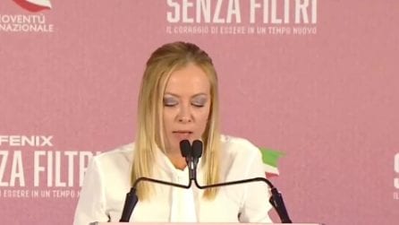 Meloni alla festa di Gioventù nazionale ricorda Kirk: “Faceva paura, noi non siamo come la sinistra che odia”