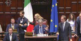 Bagarre in Aula alla Camera dopo l'ok alla riforma della giustizia: la seduta viene sospesa