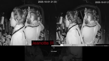 Flotilla, navi Jeanotte III e Meteque abbordatate da Israele, attivisti in diretta con mani alzate