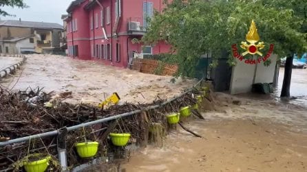 Maltempo a Como: evacuate persone bloccate in casa e nelle auto dopo l'esondazione del Seveso