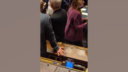 Protesta Pd-Avs-M5s, occupato emiciclo e banchi governo