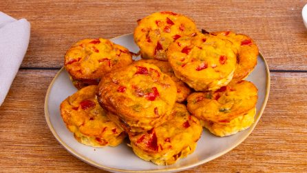 MUFFIN DI FRITTATA con prosciutto cotto: una ricetta fantastica da portare in tavola!