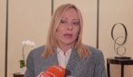 Meloni dice che ci sono politici che le mandano gente sotto casa per insultarla: ma non fa nomi