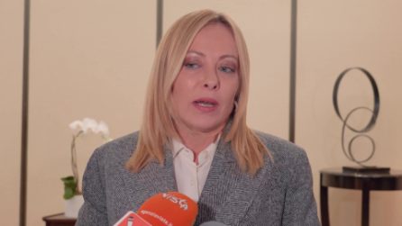 Meloni dice che ci sono politici che le mandano gente sotto casa per insultarla: ma non fa nomi