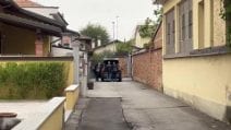 Le immagini della nuova perquisizione a casa dei genitori di Andrea Sempio a Garlasco