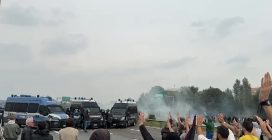 Sciopero per Gaza e Flotilla, a Milano i manifestanti cantano “Bella Ciao” durante lancio fumogeni