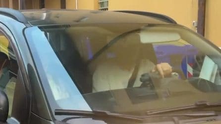 I genitori di Andrea Sempio escono dalla caserma