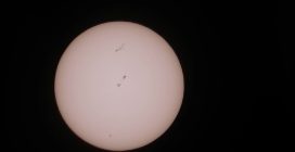 La macchia solare AR 4246 altamente instabile e pronta a esplodere