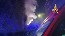 Incendio in una palazzina nel Milanese, 3 morti e 40 evacuati: padre, madre e figlio perdono la vita