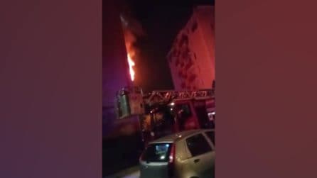 Incendio in un palazzo di Cornaredo, 3 morti e 40 evacuati: il video delle fiamme