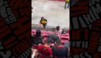 Una donna scopre suo marito insieme all'amante prima della partita: urla e schiaffi davanti a tutto lo stadio