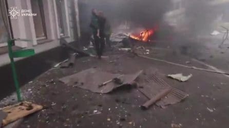 Droni russi su asilo a Kharkiv, feriti alcuni bambini