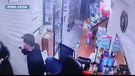 Catania, calci, pugni e schiaffi alla moglie malata: il video che incastra il marito