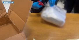 Come funzionava la fabbrica dei passaporti falsi a Milano: arrestati due fratelli in Centrale