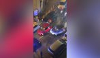 Scontro tra due auto in via Salvator Rosa, traffico impazzito per incidente al centro di Napoli