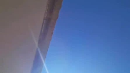 Incendio a Palma Campania, bruciano container di plastica, nube nera nel Napoletano: "Aria irrespirabile"