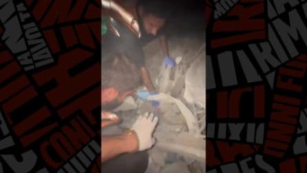 A Gaza riprendono i bombardamenti: raid su Khan Younis, 4 morti tra cui bimba di 1 anno