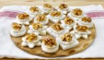 WALNUT CANAPÉS: the crunchy touch your appetizer was missing!