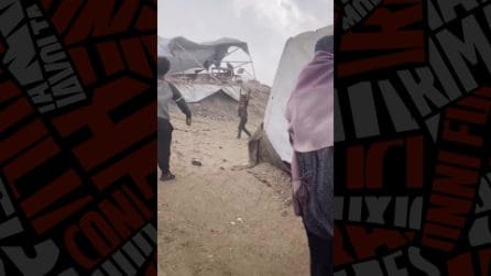 piogge gazaPioggia e fango travolgono le tendopoli di Gaza: sfollati senza ripari