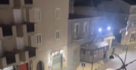 Casalnuovo, rubano il bancomat e lo trascinano dietro l'auto: il video del furto