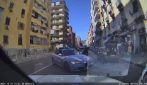 Napoli, tassista salva passeggero con infarto: corsa disperata in ospedale con l'aiuto della polizia