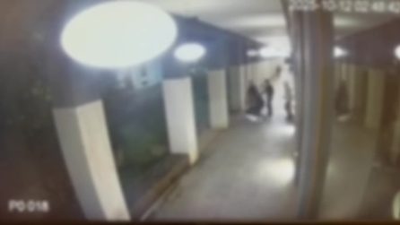 Il video dell'aggressione allo studente della Bocconi in corso Como a Milano