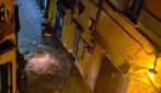 Maltempo, Procida allagata: scooter trascinati dall'acqua, tombini scoppiati, inondata la chiesa