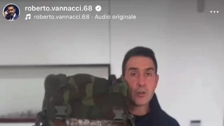 Vannacci si mette il presepe nello zaino per rilanciare la polemica: "C'è chi lo vuole nascondere"