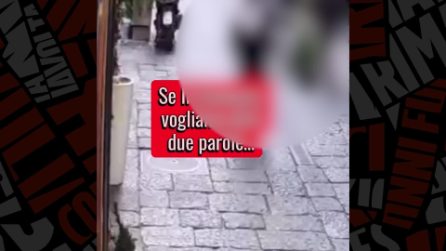 Tre ragazzini rubano alberelli di Natale alla cartoleria Varzi a Chiaia: "I genitori seguano di più i figli"
