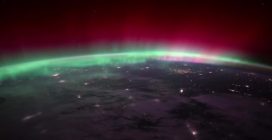 Aurora boreale vista dall’orbita, l’incanto ripreso dall’astronauta NASA Zena Cardman